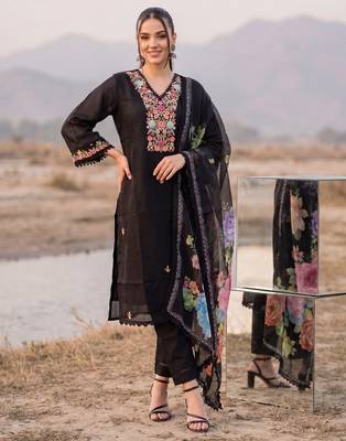 Black printed silk blend kurta trouser dupatta set 2