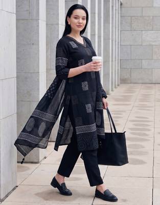 Black printed pure cotton kurta trouser dupatta set 4