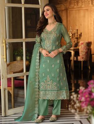 Green embroidered organza kurta trouser dupatta set 1
