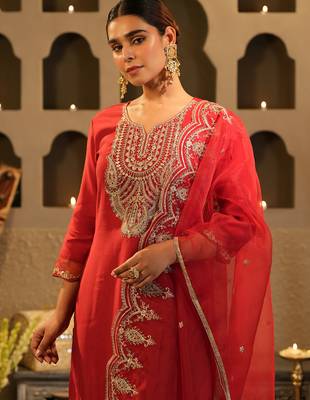 Red embroidered liva kurta trouser dupatta set 2