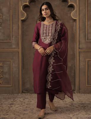 Burgundy embroidered liva kurta trouser dupatta set 4