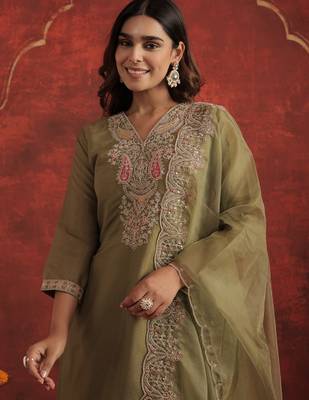 Green embroidered silk blend kurta trouser dupatta set 1