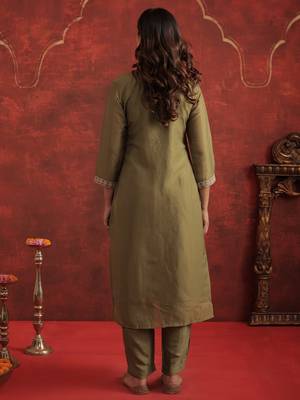 Green embroidered silk blend kurta trouser dupatta set 2