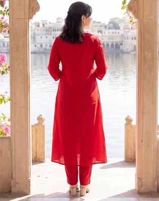 Red embroidered silk blend kurta trouser dupatta set 2