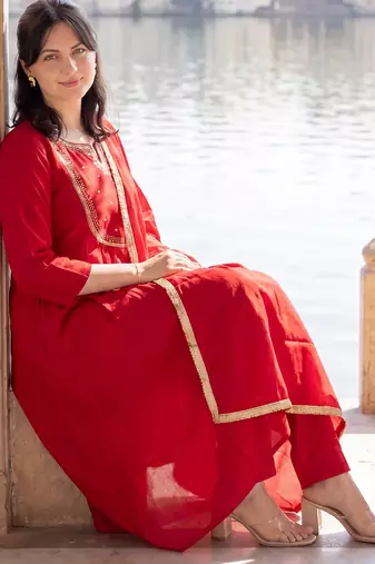 Red embroidered silk blend kurta trouser dupatta set