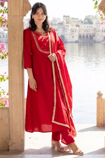 Red embroidered silk blend kurta trouser dupatta set