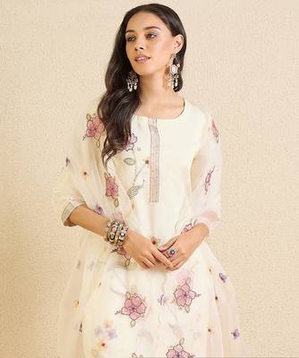 Off white embroidered silk blend kurta trouser dupatta set 4