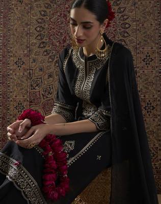 Black embroidered silk blend kurta trouser dupatta set 1