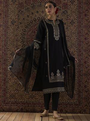 Black embroidered silk blend kurta trouser dupatta set 4