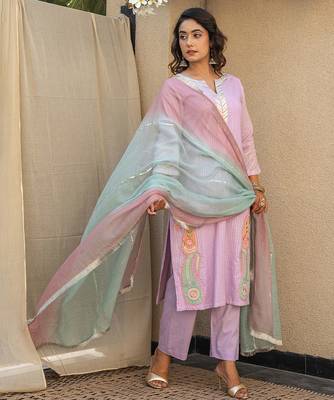 Lilac embroidered kurta with pant and dupatta 2