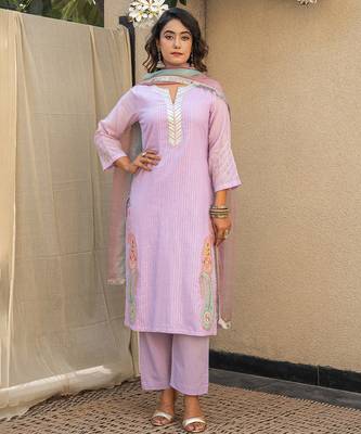 Lilac embroidered kurta with pant and dupatta 3
