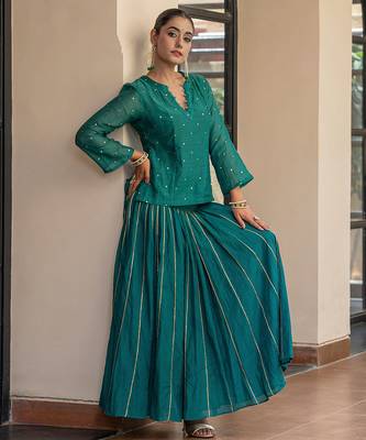 Green chanderi embroidered top and skirt set 2