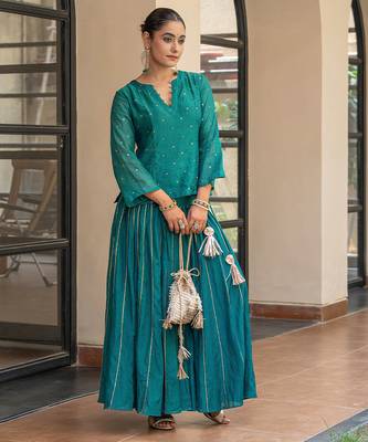 Green chanderi embroidered top and skirt set 4
