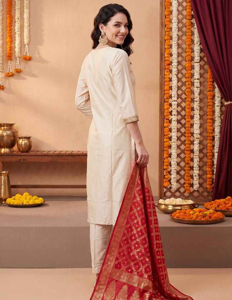 Off white embroidered silk blend kurta trouser dupatta set