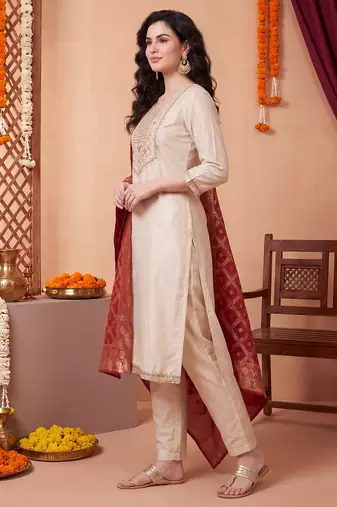 Off white embroidered silk blend kurta trouser dupatta set