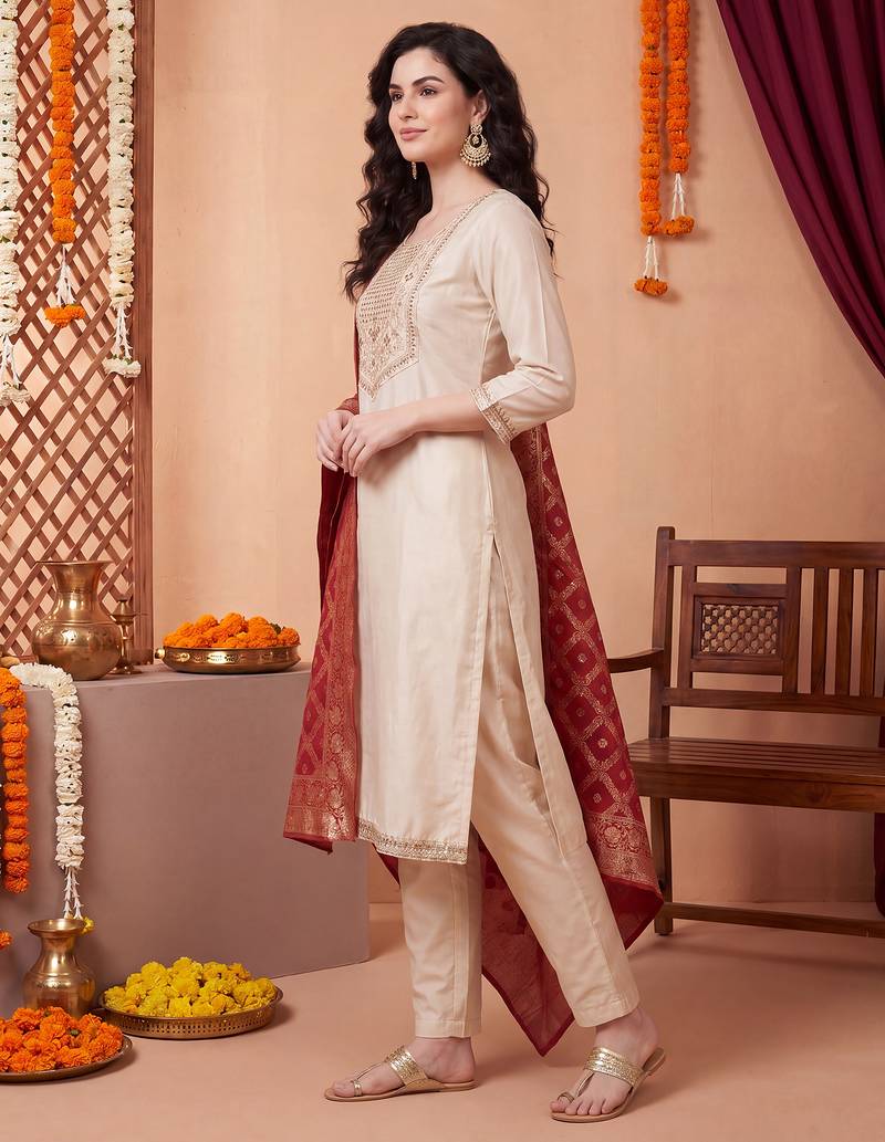 Off white embroidered silk blend kurta trouser dupatta set