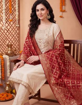Off white embroidered silk blend kurta trouser dupatta set 4