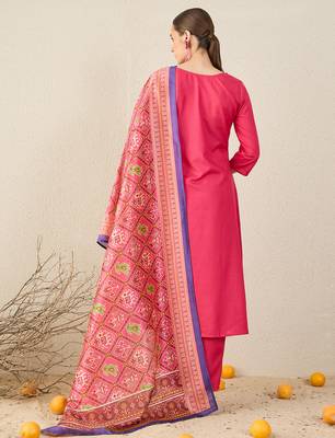 Pink solid cotton blend kurta trouser dupatta set 3