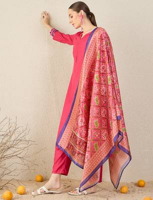 Pink solid cotton blend kurta trouser dupatta set 4