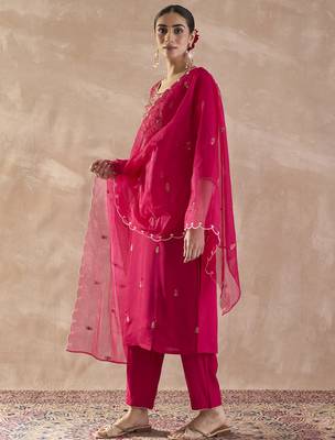 Pink embroidered silk blend kurta trouser dupatta set 3