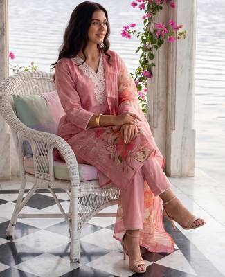 Pink embroidered linen kurta trouser dupatta set 1