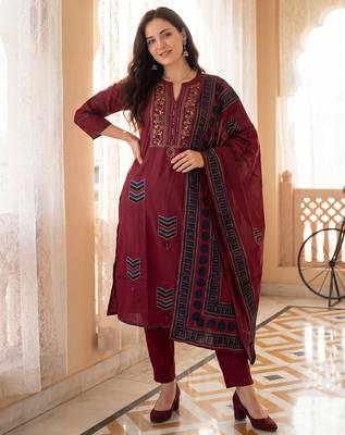 Maroon printed pure cotton kurta trouser dupatta set 4