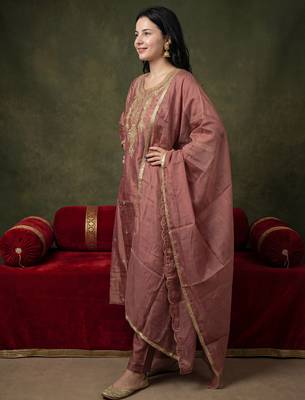 Mauve embroidered silk blend kurta trouser dupatta set 3