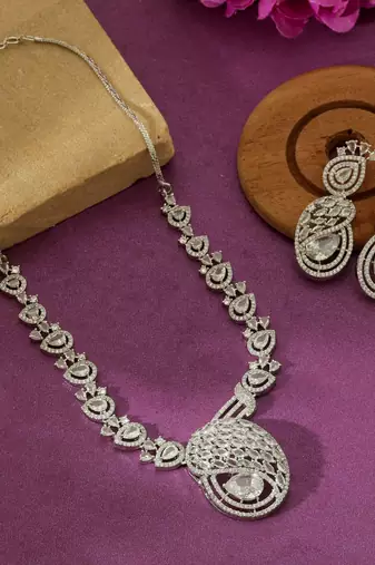 Sleek metallic silver color american diamond necklace set designed for formal partywear