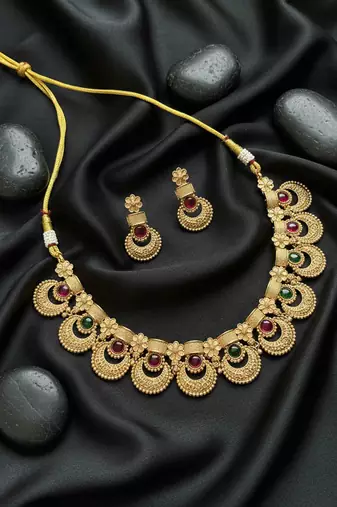 Vibrant dual rani & green color matte gold necklace set for traditional events