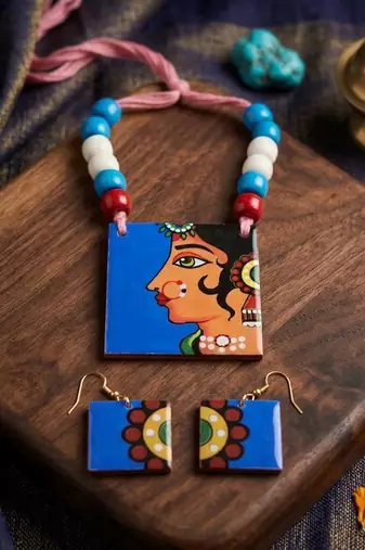 Artistic handcrafted multi color wooden handcraft necklace set suitable for everyday wear