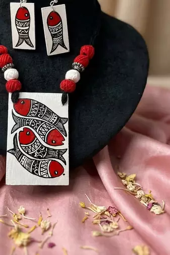 Classic crimson red color wooden handcraft necklace set perfect for traditional styling