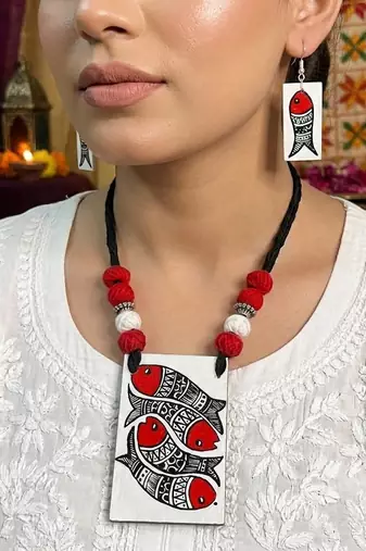 Classic crimson red color wooden handcraft necklace set perfect for traditional styling