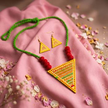 Bright sunshine yellow color wooden handcraft necklace set perfect for haldi rituals 2
