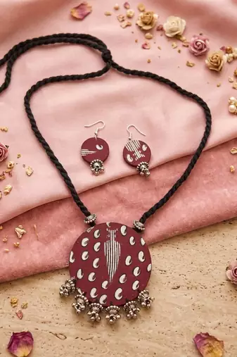 Boho style multi color fabric handcraft necklace set designed for modern outfits