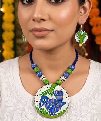 Ocean royal blue color wooden handcraft necklace set tailored for casual outfits 1