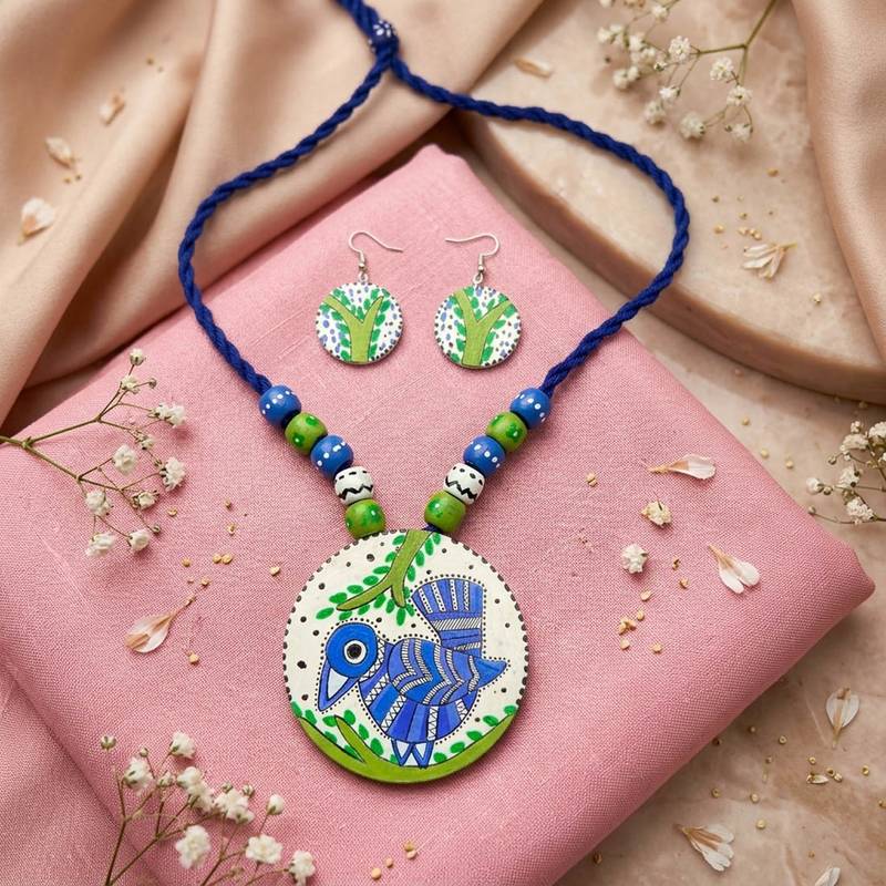 Ocean royal blue color wooden handcraft necklace set tailored for casual outfits