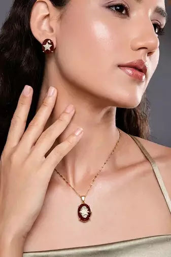 Classic crimson red color fashion chain pendant with earring set for celebrations
