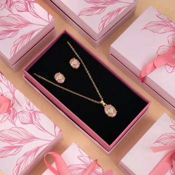 Pretty pastel peach color fashion chain pendant with earring set for girls wear 1