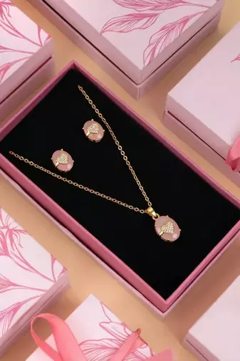 Pretty pastel peach color fashion chain pendant with earring set for girls wear