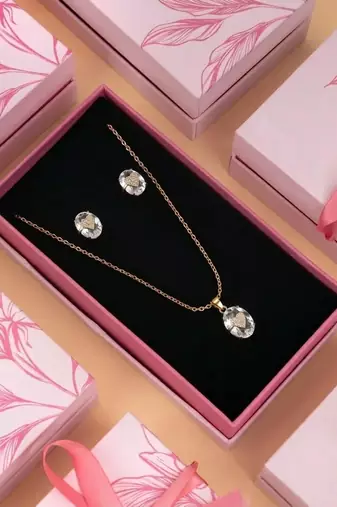 Pristine pure white color fashion chain pendant with earring set for modern dresses