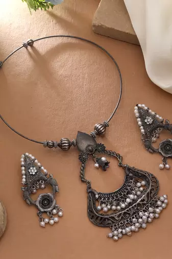 Royal ethnic silver color hasli oxidised necklace set for wedding function attire