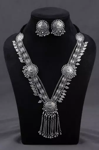 Sophisticated drop silver color oxidised necklace set tailored for women jewelry