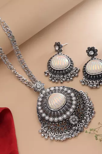 Fine polish silver color oxidised necklace set tailored for evening festive functions