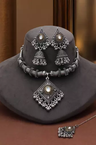 Stylish two tone color dual tone oxidised necklace set for cultural partywear