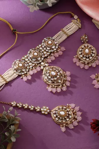 Graceful velvet color choker kundan necklace set ideal for festive wedding guests