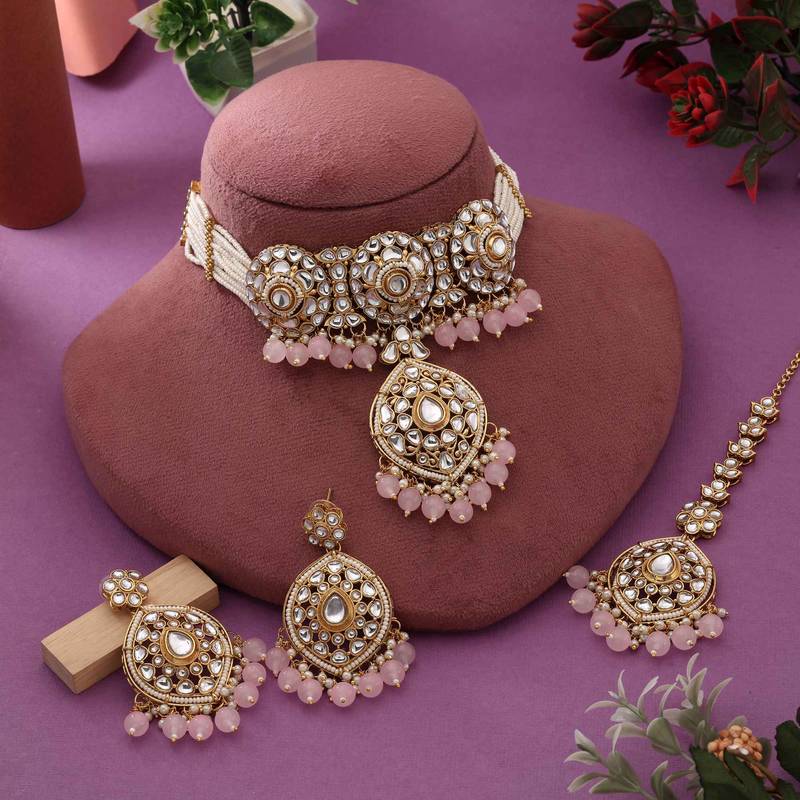 Graceful velvet color choker kundan necklace set ideal for festive wedding guests