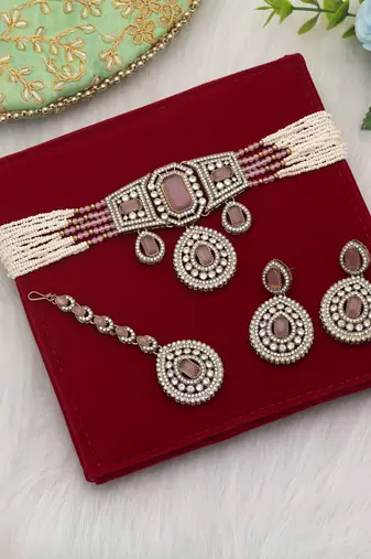 Soft light pink color choker kundan necklace set styled for minimalist elegance