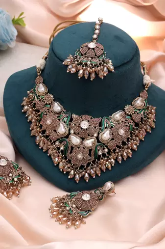 Radiant sheen gold color turkish kundan necklace set suitable for wedding outfits