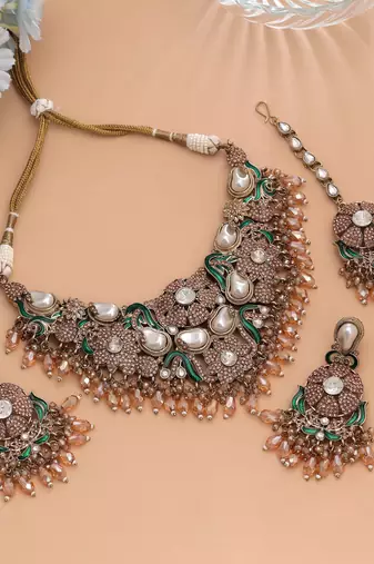 Radiant sheen gold color turkish kundan necklace set suitable for wedding outfits