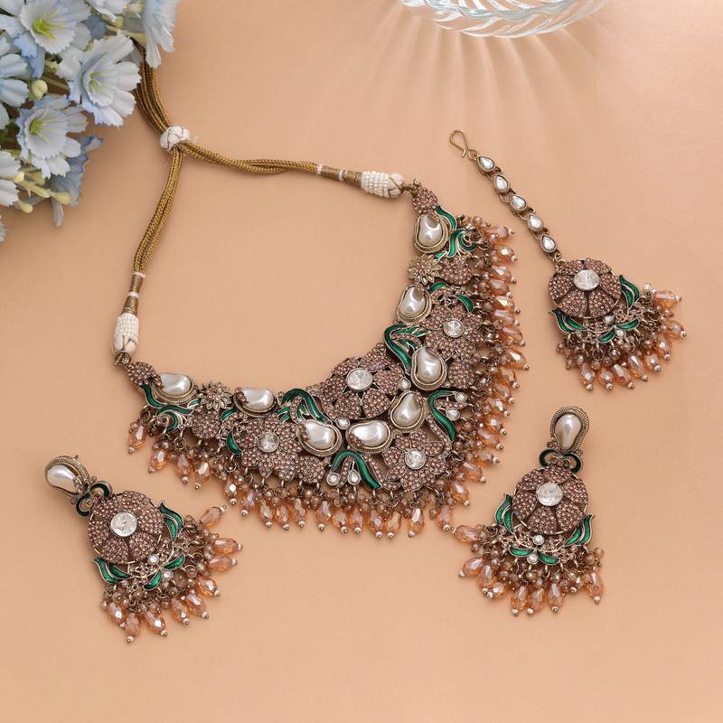 Radiant sheen gold color turkish kundan necklace set suitable for wedding outfits
